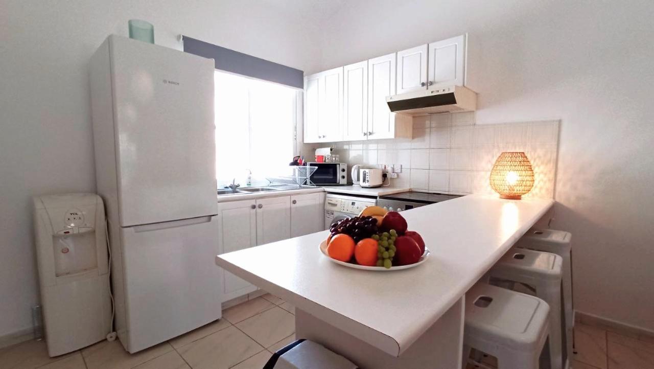 The Salnik Beach Apartment Limassol Zimmer foto